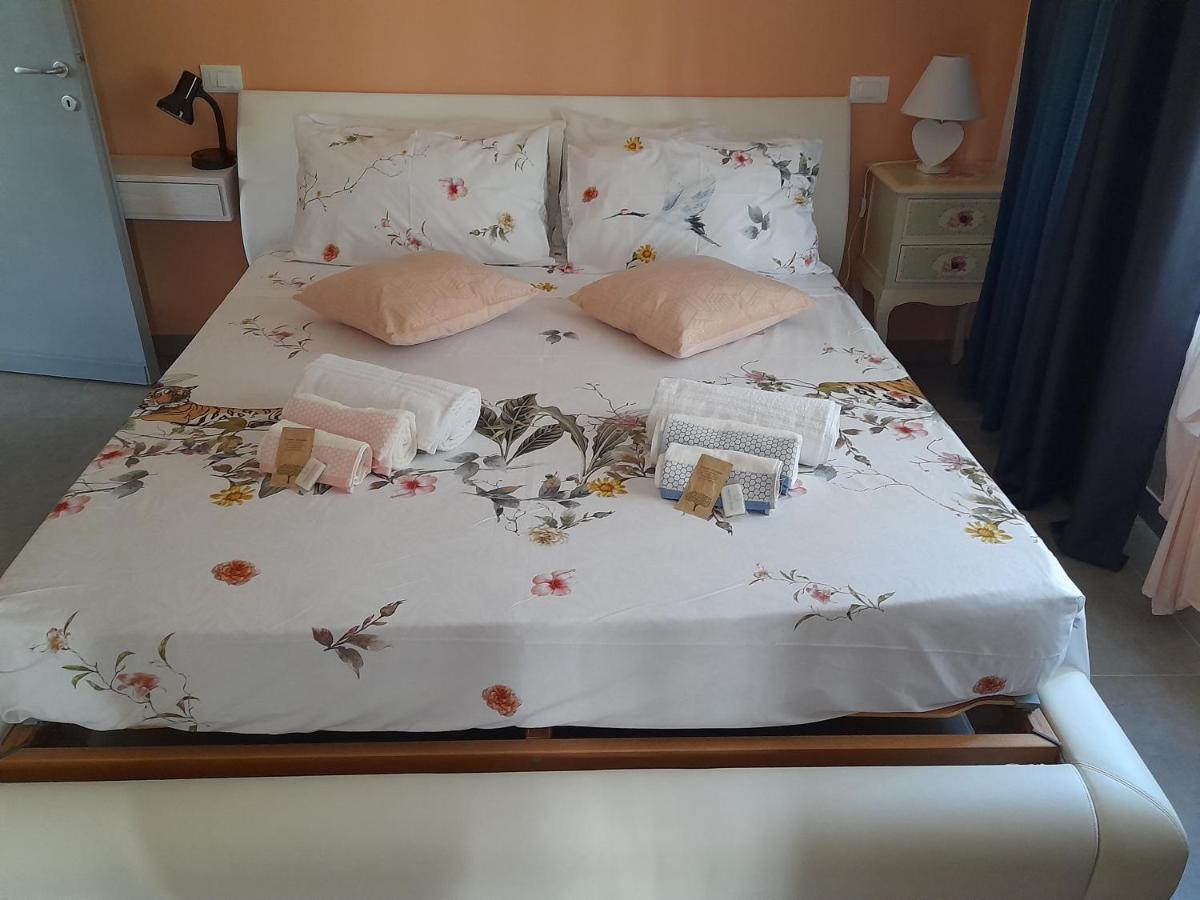 Villa La Magnolia - Private Beach Access, Garden, Views لاتيزي المظهر الخارجي الصورة